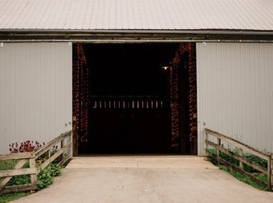 wedding-barn-outside
